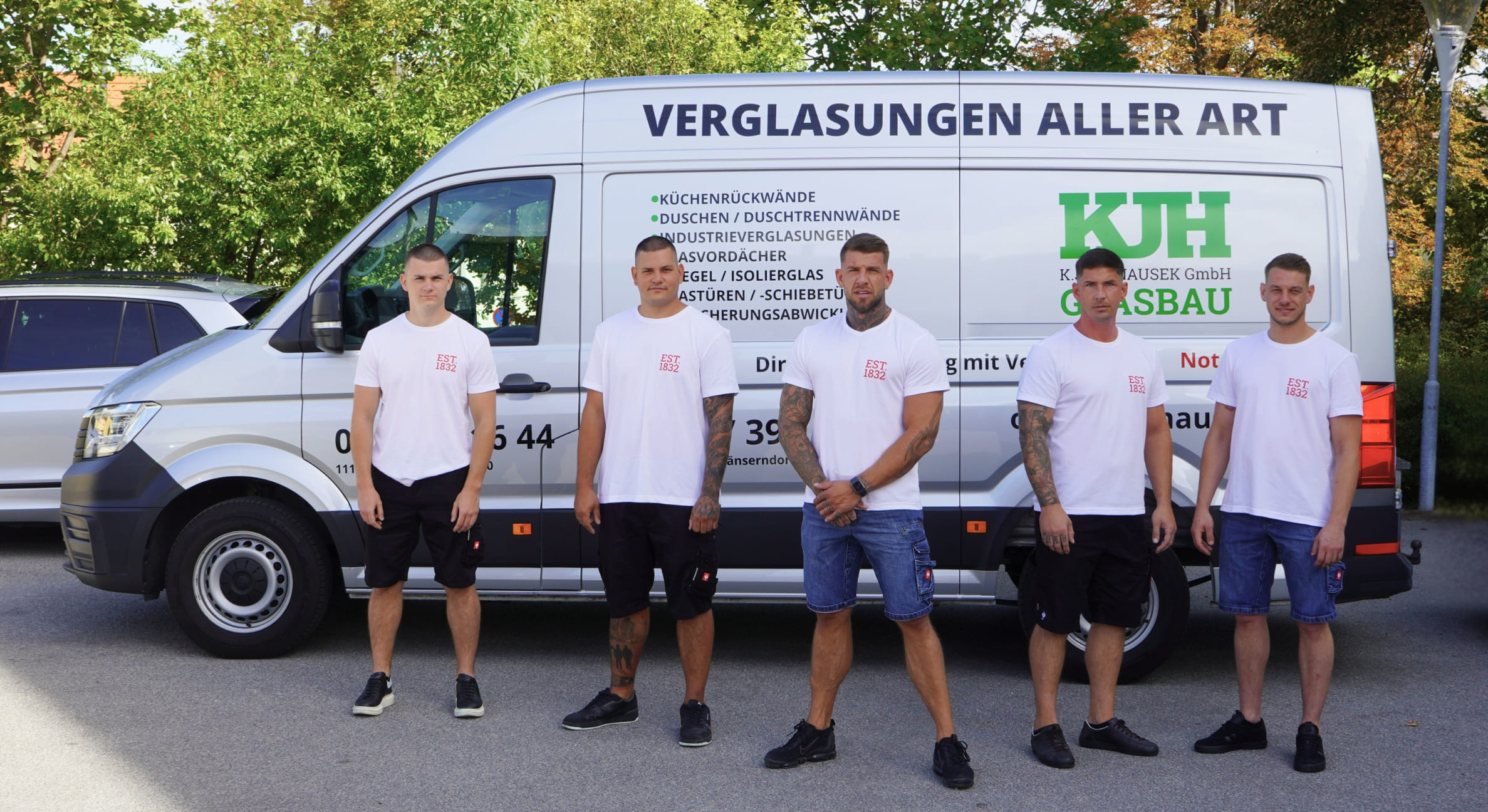 Das Team der K.J. Hanausek GmbH während der Arbeit.